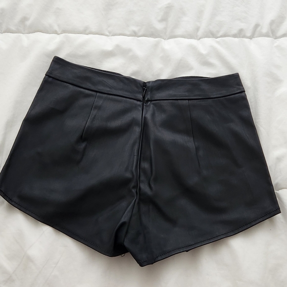 EXPRESS FAUX LEATHER SKORT SIZE 0 - Picture 4 of 8